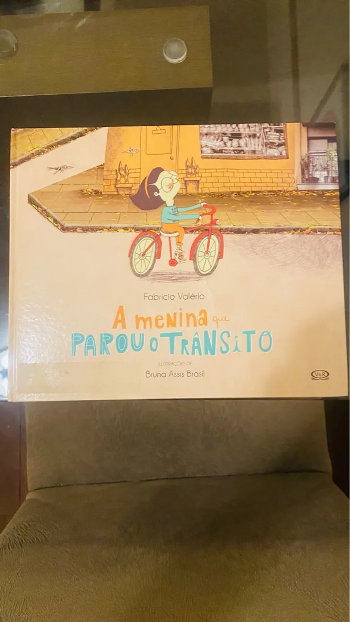 Livro Infantil - A menina que parou o trânsito