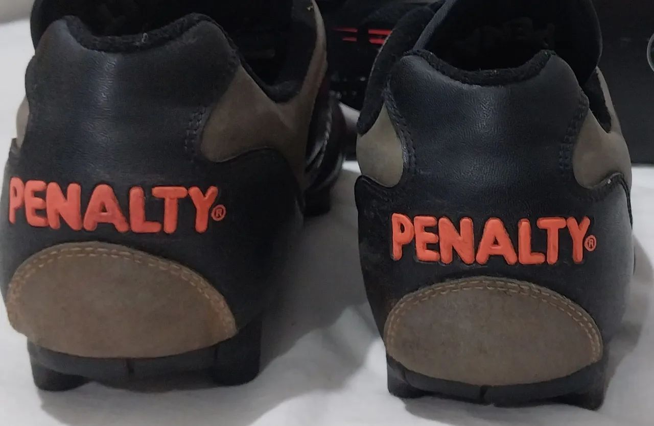 IMPERDÍVEL Chuteiras Penalty - Tam.42 Anos 2000 + Álbum da Copa Completo - Foto 4