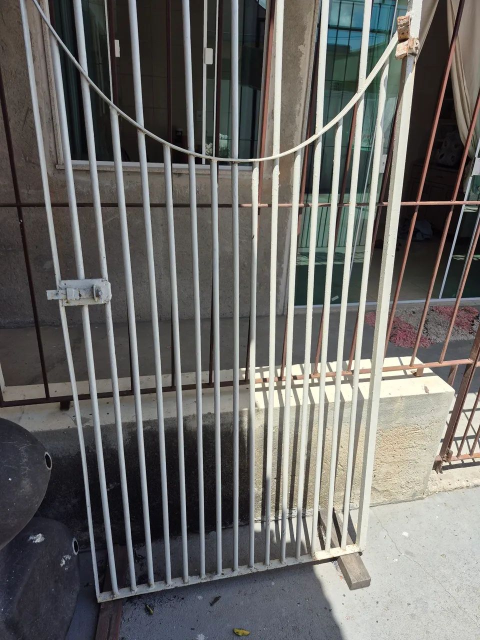 Vende-se um portão de ferro