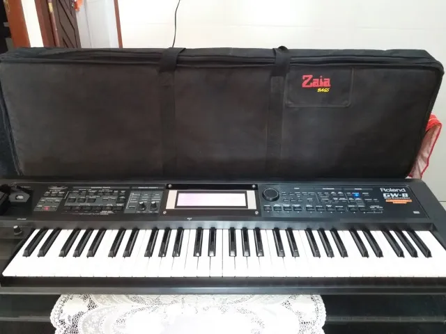Teclado Profissional - Roland GW-8 Workstation