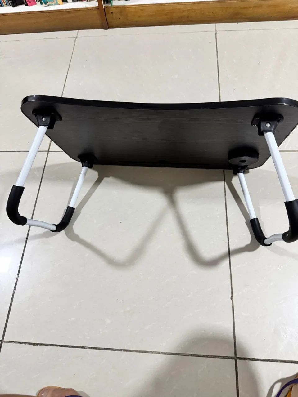Mesa Dobrável para Notebook com Porta Copos e porta tablet nova sem embalagem  - Foto 4