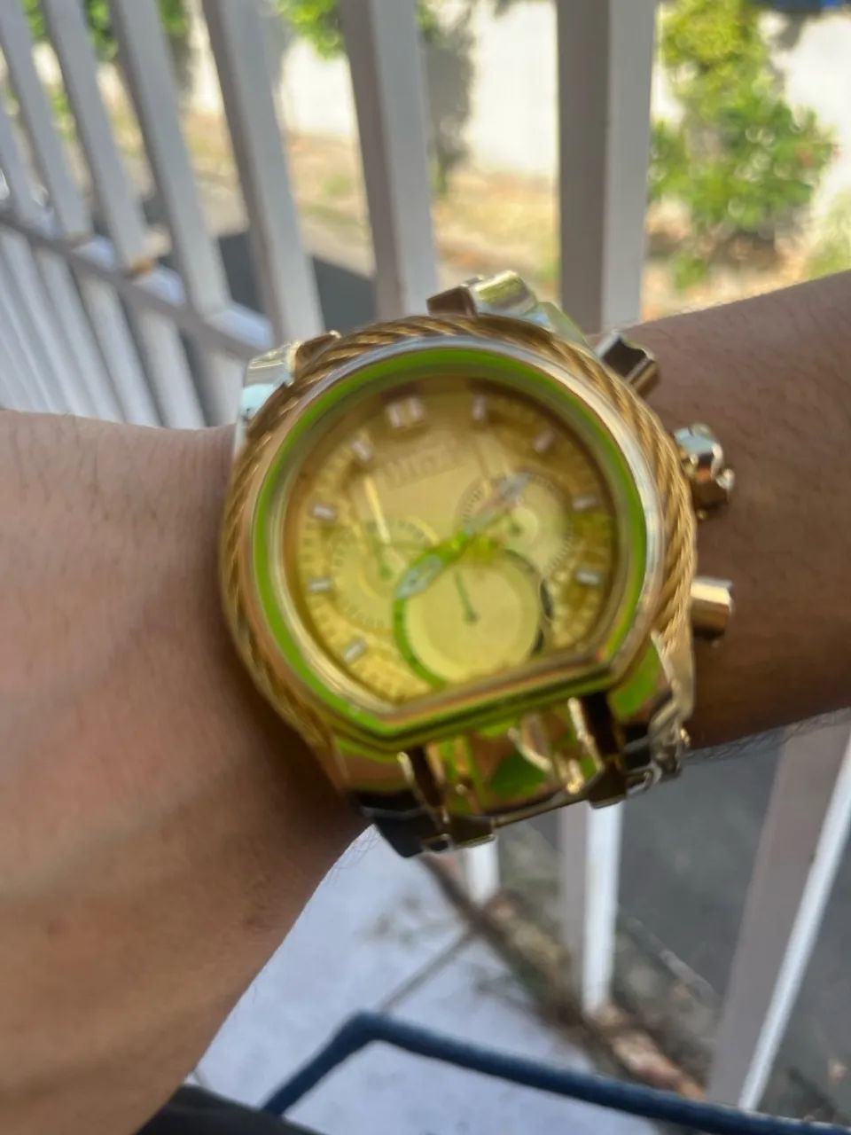 Relógio dourado Invicta Zeus    