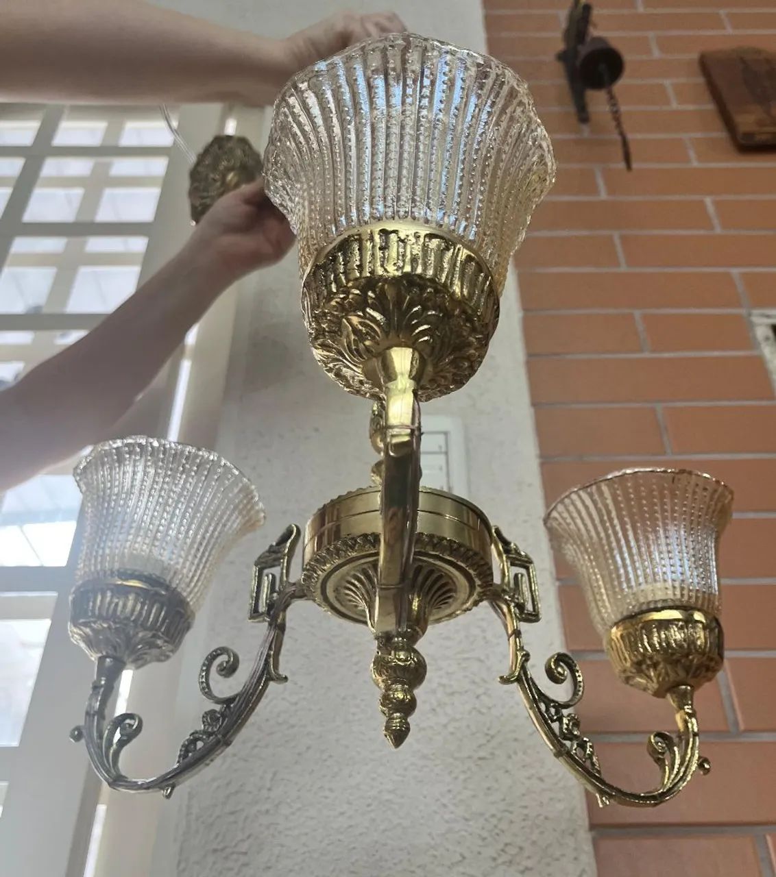 Lustre antigo em bronze maciço para três lâmpadas com tulipas âmbar - Foto 6