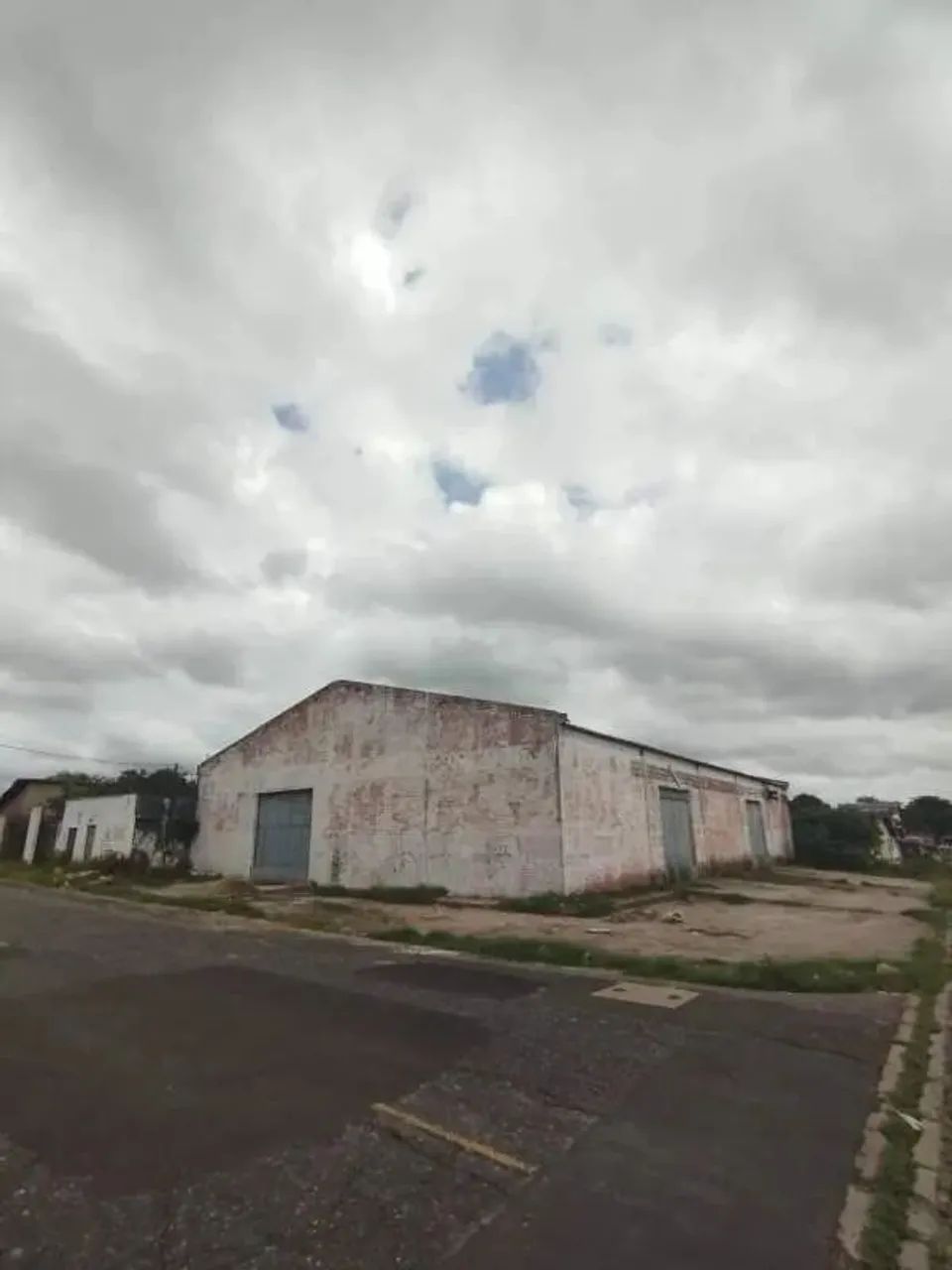 Imóvel Comercial à Venda  Terreno com Galpão  723m²