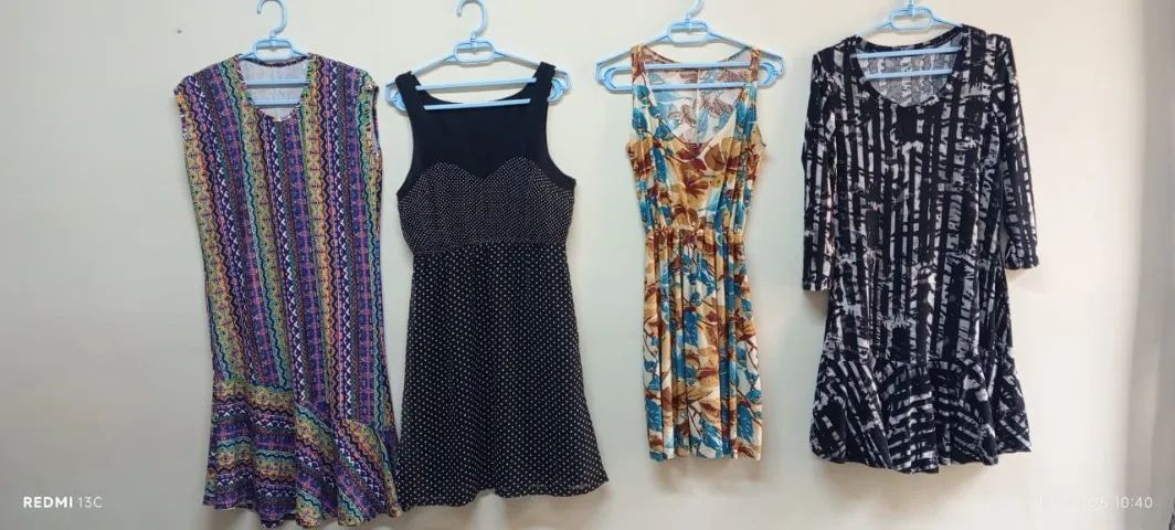LOTE COM 8 VESTIDOS P/M  - Foto 3