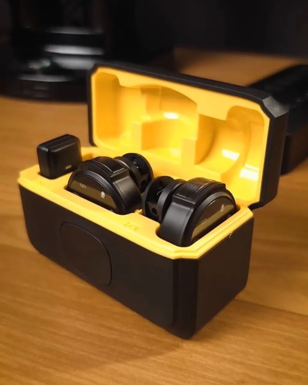 Lapela J6 Xiaomi (2 Microfones) Bluetooth, sem fio e com case de carregamento sem fio