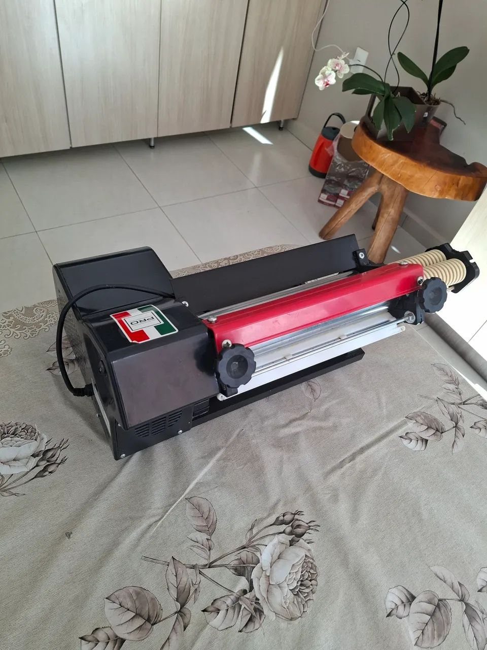 Cilindro Laminador de Massas Elétrico AND Pro 28cm - Foto 2