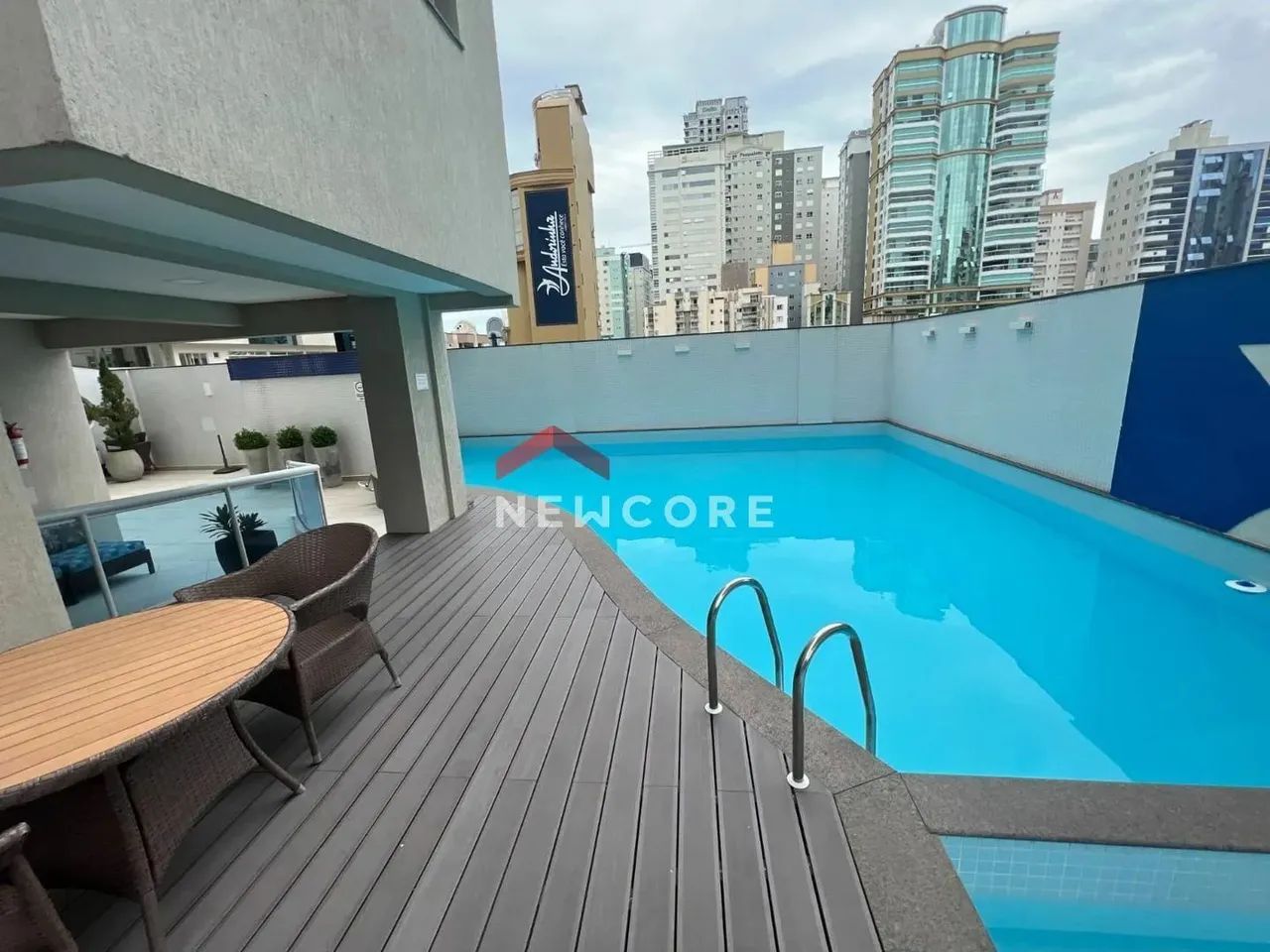Apartamento em Rua 226, Esq. com Av. Nereu Ramos - Meia praia - Itapema/SC