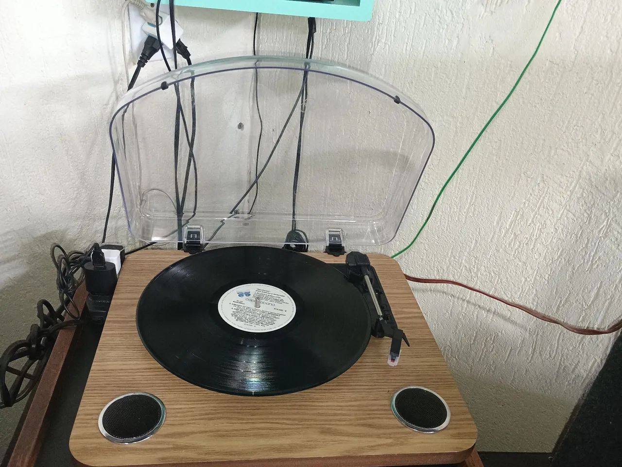 Toca-discos Vintage com Capa de Acrílico - Foto 3