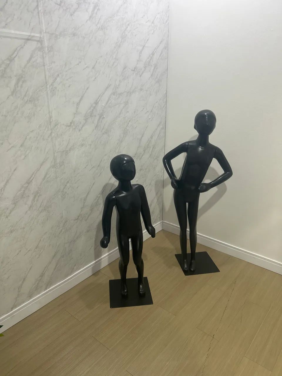 Manequim infantil menino e menina cor preto