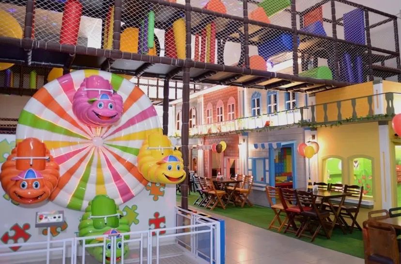 Monitora de buffet infantil 