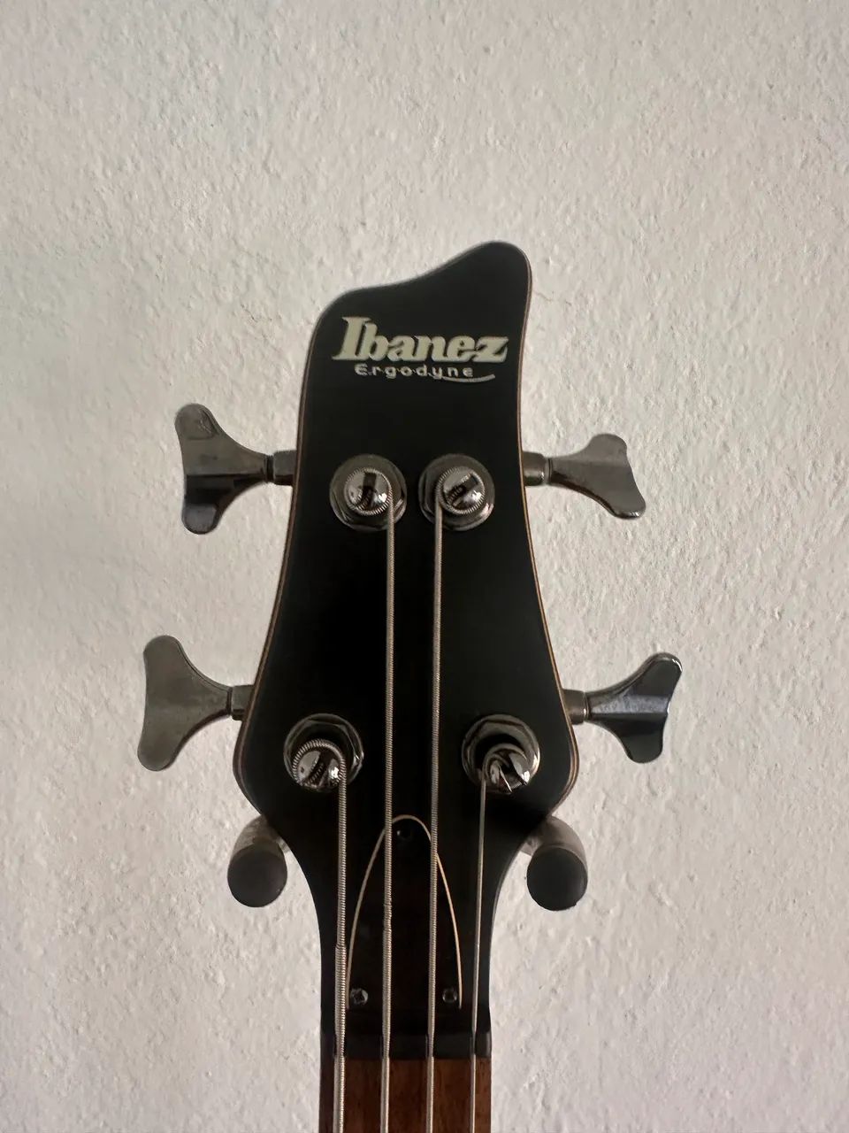 Baixo Ibanez 2.599,00