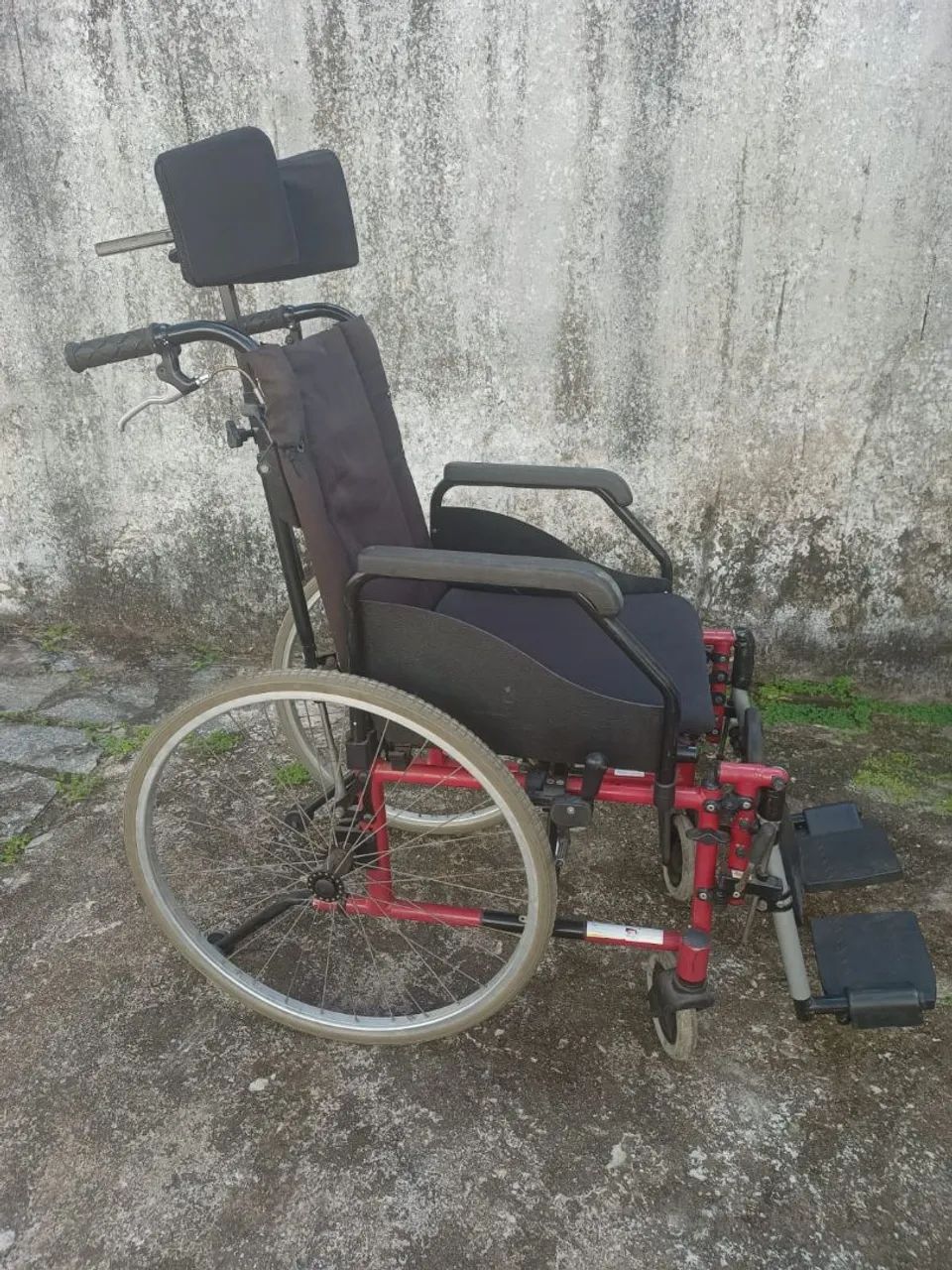 Cadeira de rodas reclinável (nova de marca boa) - Foto 3