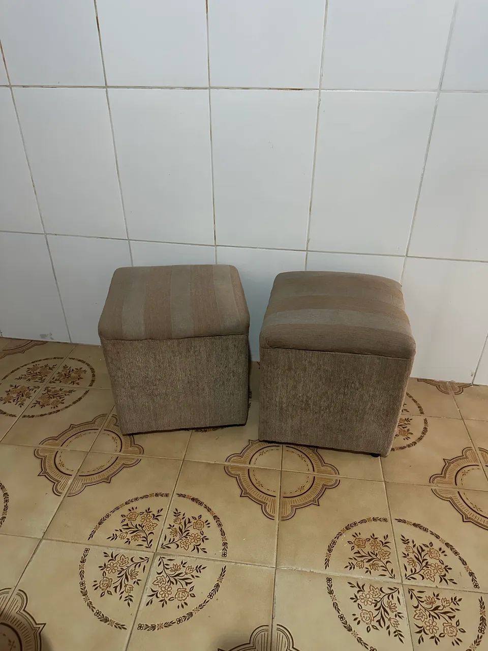 Conjunto de sofá e pufes  - Foto 3