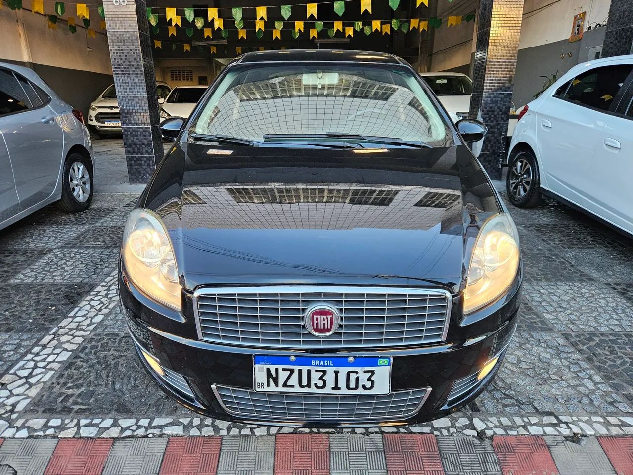 Fiat Linea Essence 1.8 Flex 16V 4P 2012 - Foto 2
