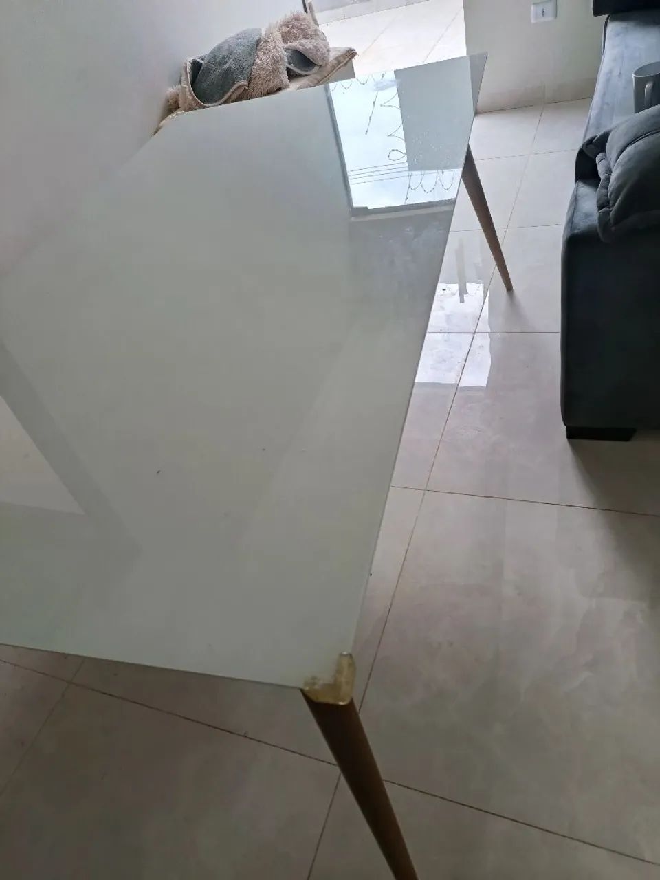 Mesa com tampão de vidro