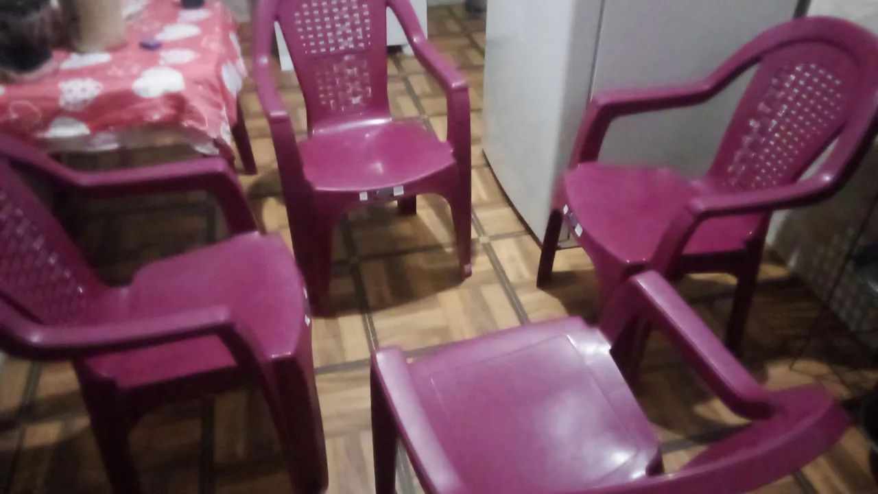Mesa e cadeiras