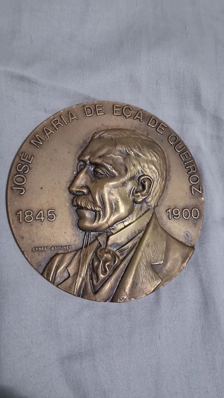 Medalhão de bronze éça de queiroz