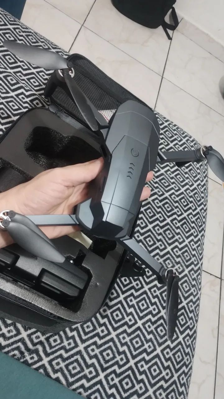 Drone SG907 - Compatível com Smartphone (Precisa de bateria no controle)