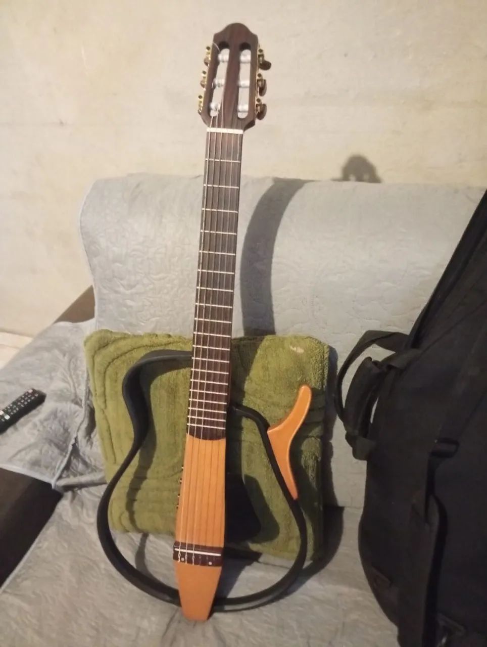 Violão Yamaha silent 110n