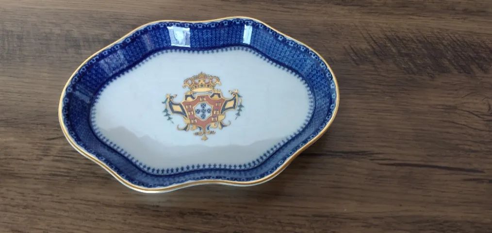 Travessa em Porcelana Portuguesa - Foto 3