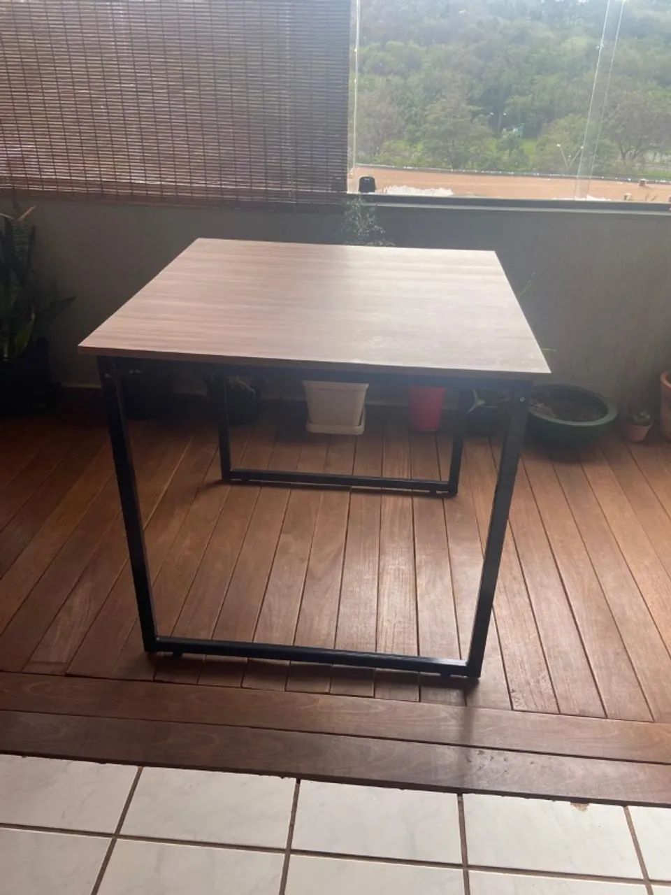 Mesa quadrada 80x80 cm - em estado de nova! - Foto 2