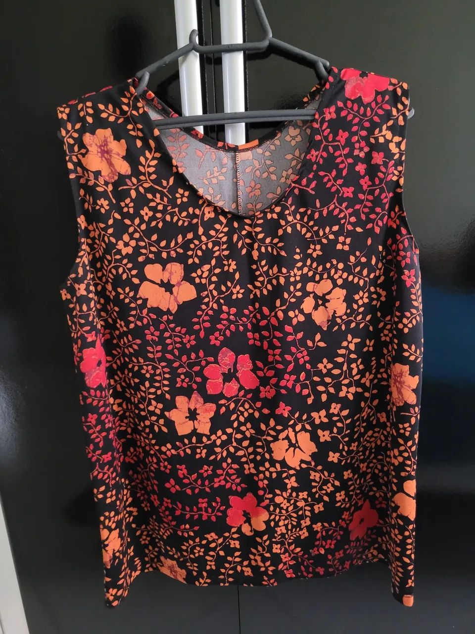 4 Blusas estampadas - Tamanho G + Bermuda G