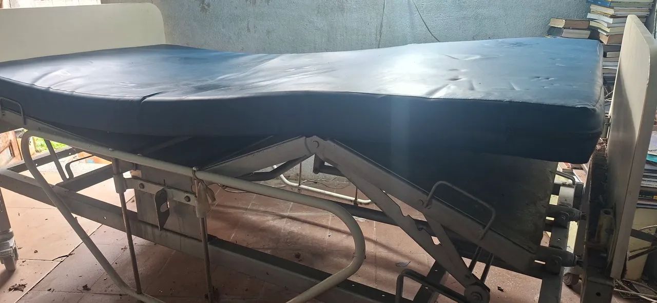Cama hospitalar com manivela STAIB 