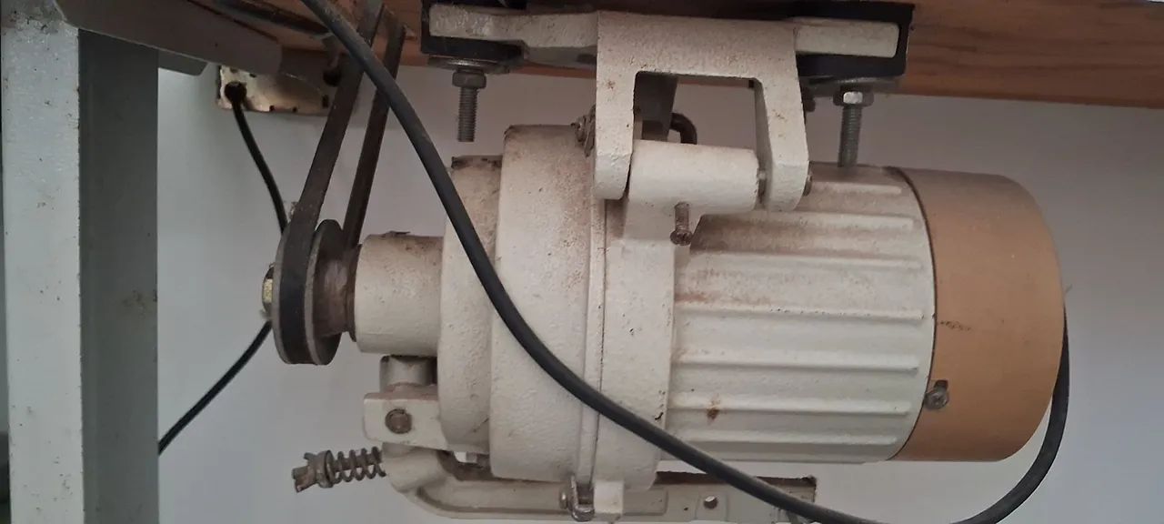 Vendo overlock semi-industrial. Observacao: precisa fazer uma revisão no motor.  - Foto 4