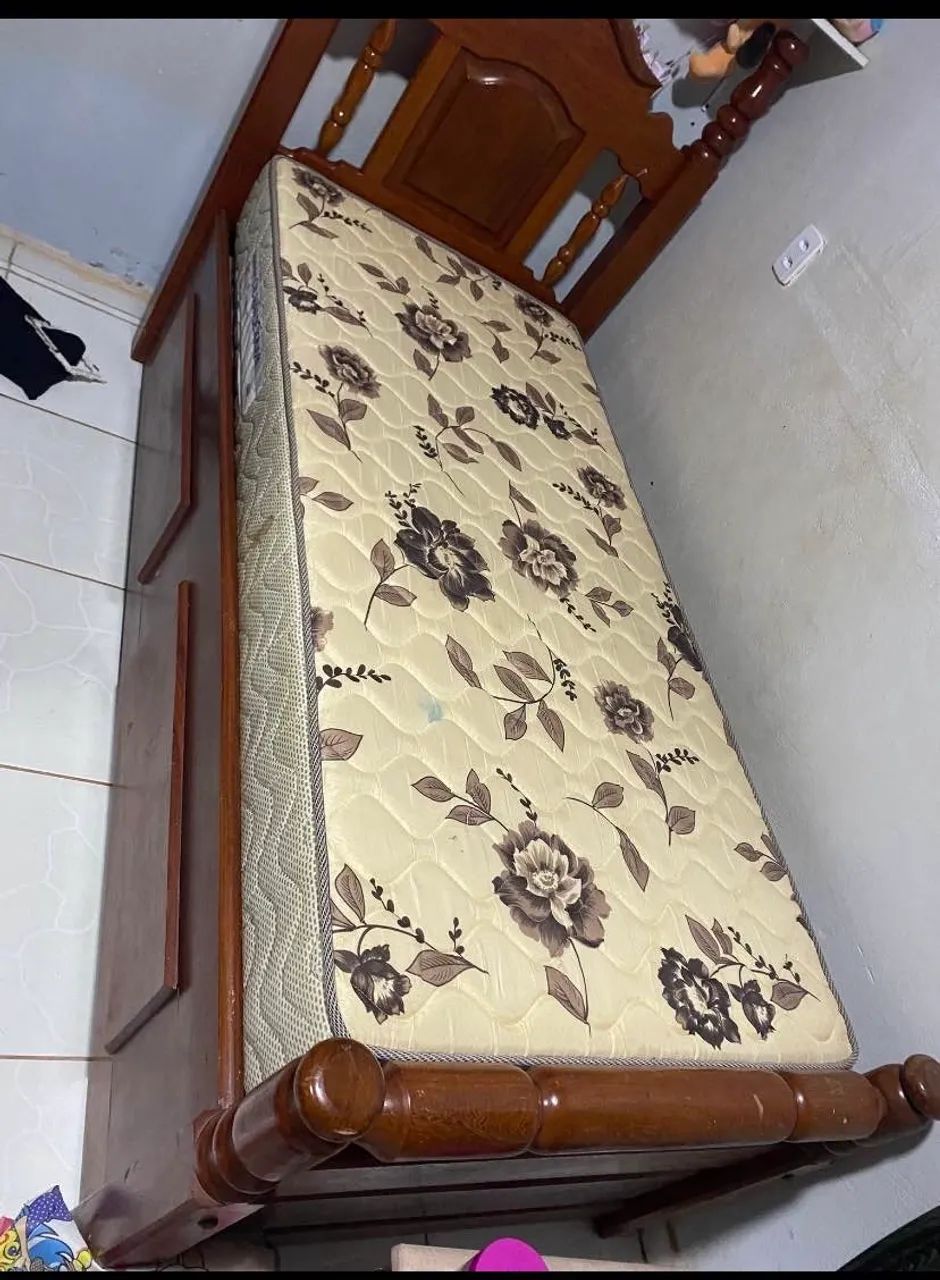 Vende-se uma cama de solteiro macacaúba