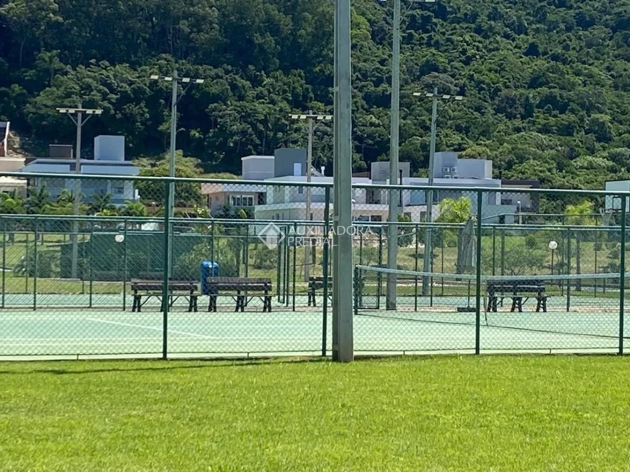 Terreno plano, posição solar leste, condonimio com area de lazer completa. - Foto 5