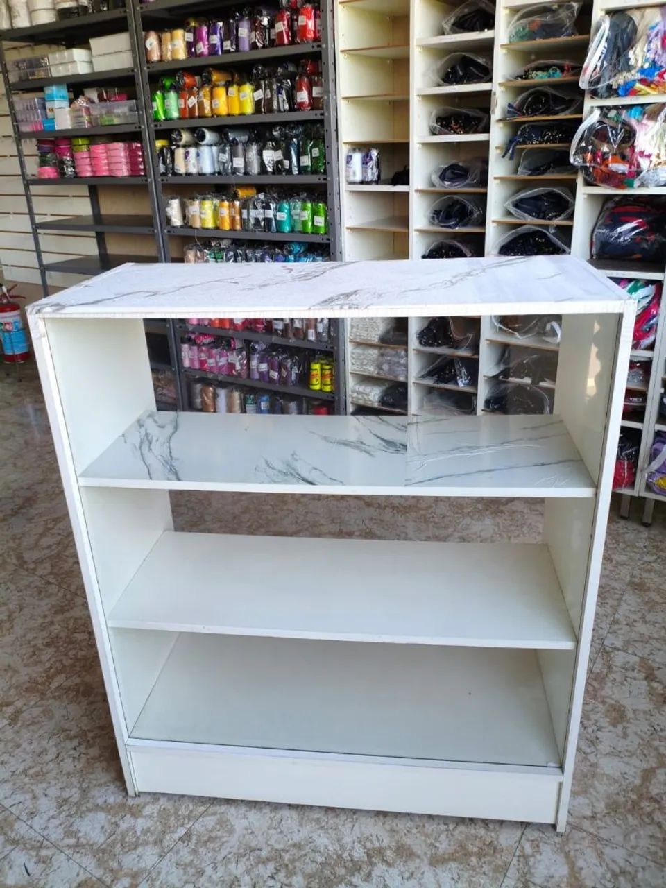 Balcão MDF com divisória e vidro - Foto 2
