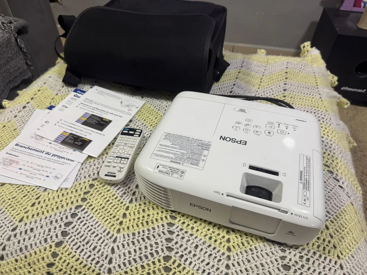 Projetor Epson E20 a venda.