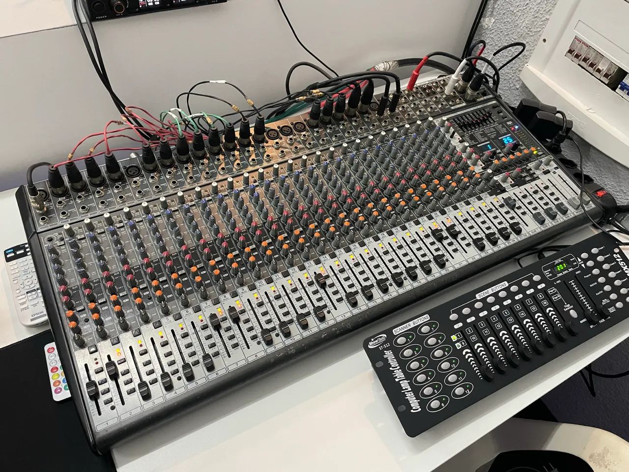 Mesa de som analógica Behringer