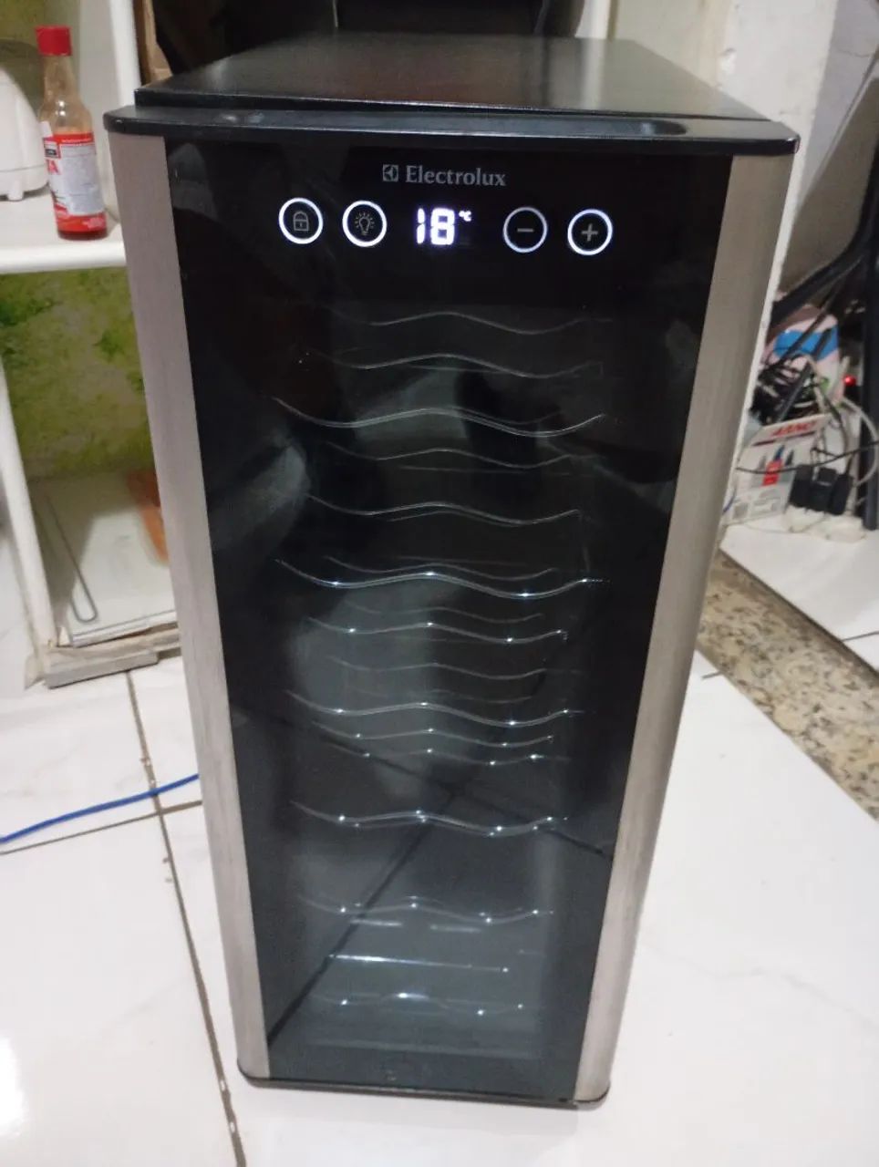 Adega Eletrolux ACS12