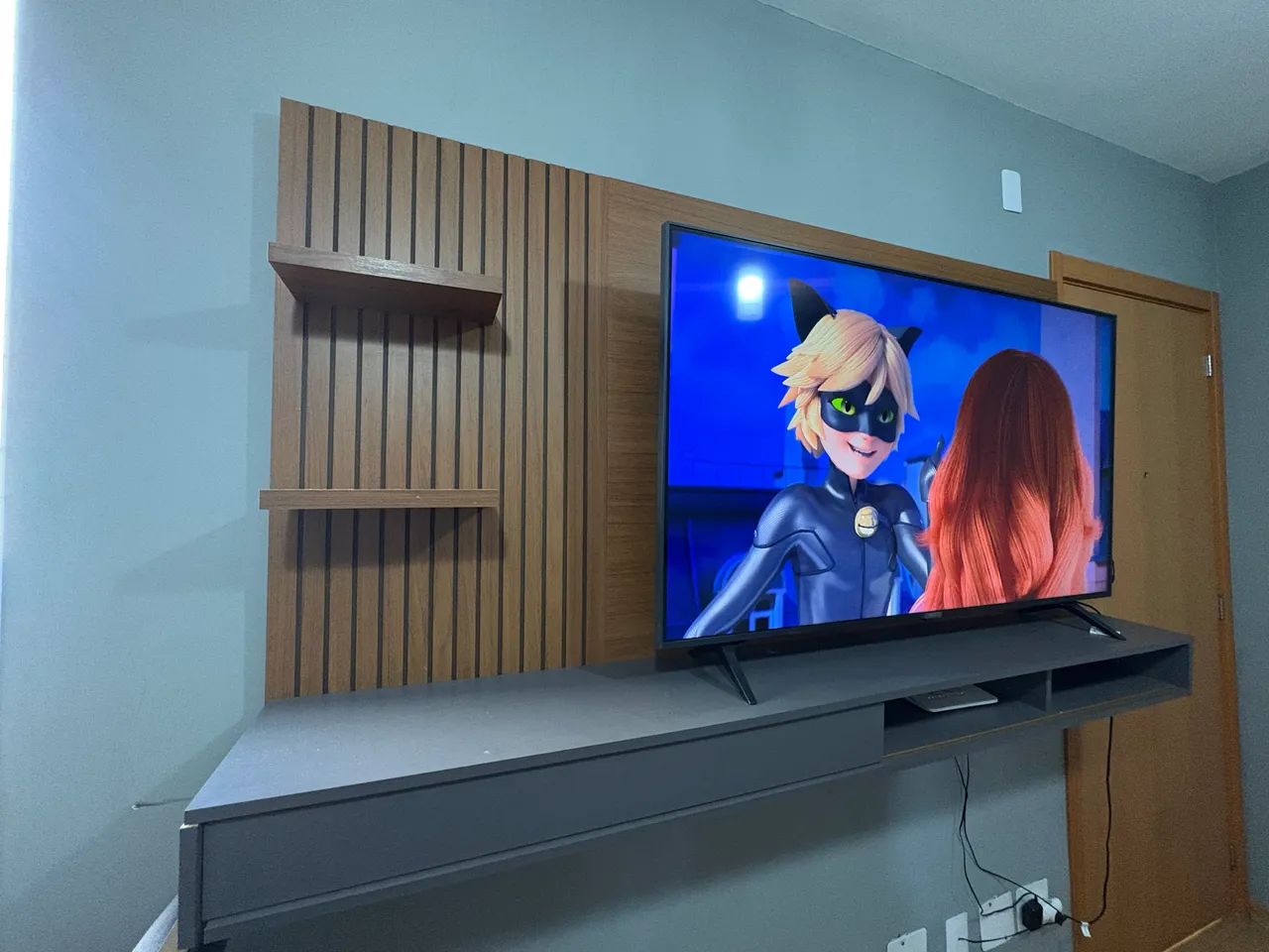 PAINEL DE TV 55 POLEGADAS OU MENOS 467350661880227840