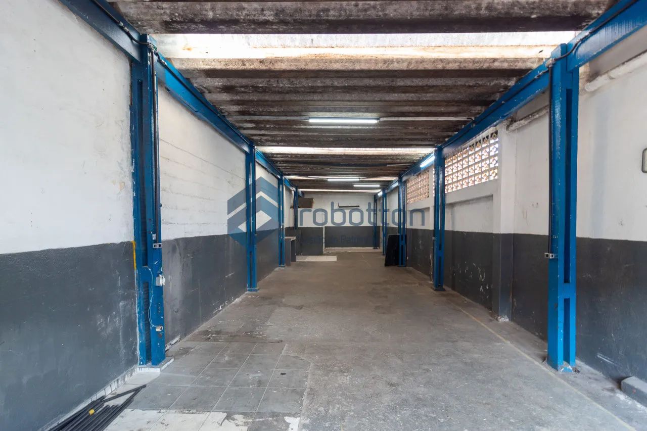 GALPÃO COM 2 VAGAS DE GARAGEM NA CHÁCARA SANTO ANTÔNIO!!