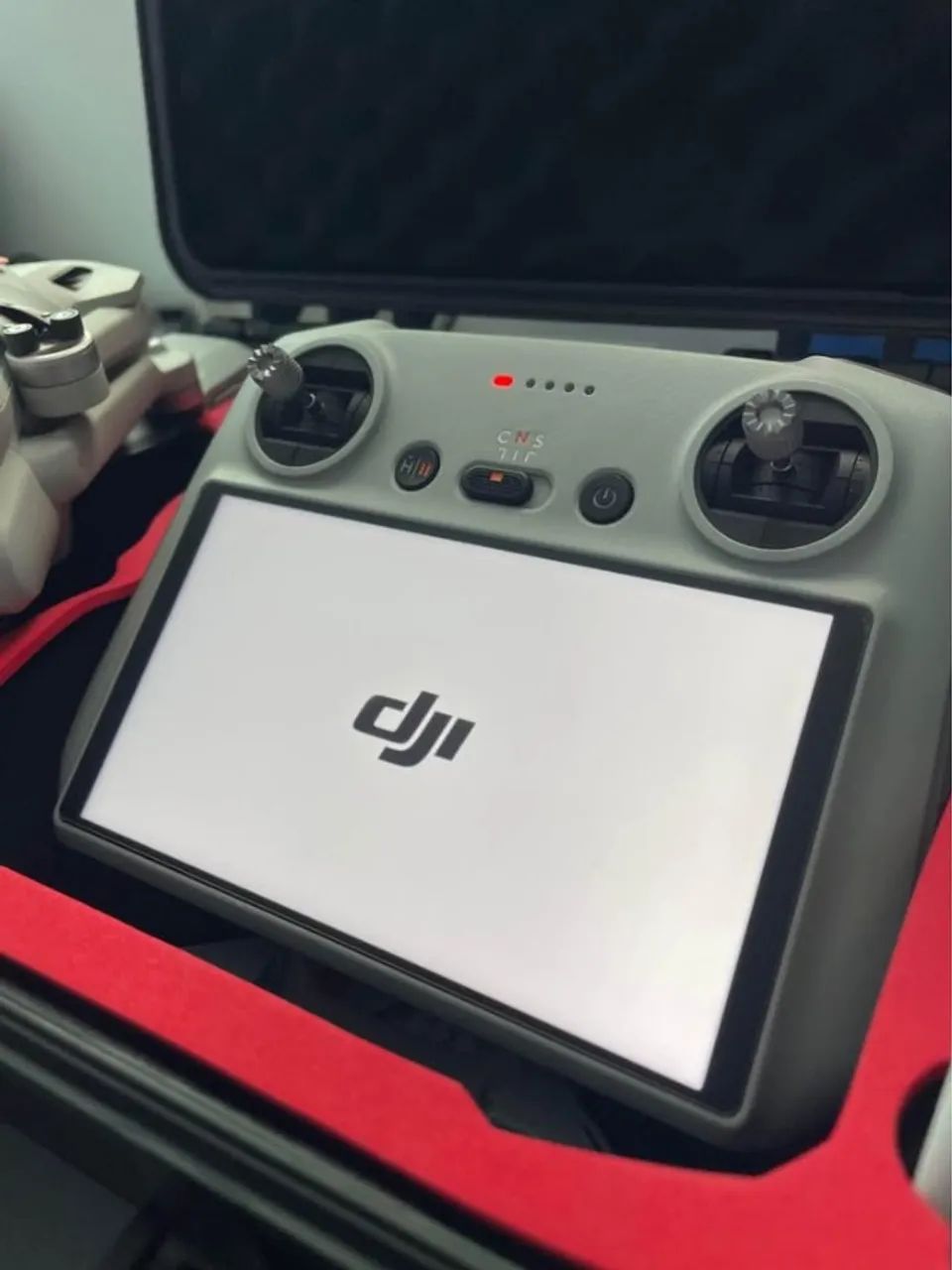 Drone DJI Mini 3 Pro Fly More Combo + RC (Tela) - 2 Baterias - Impecável