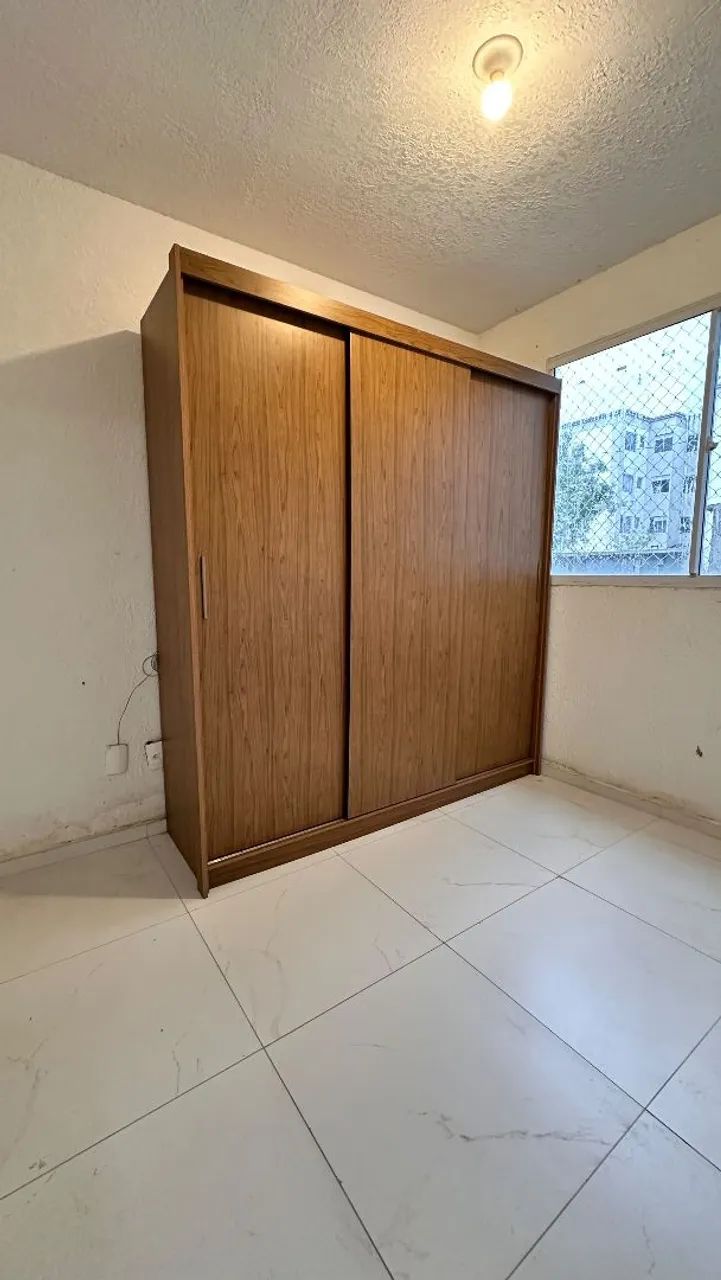 Guarda roupa 3 portas. 