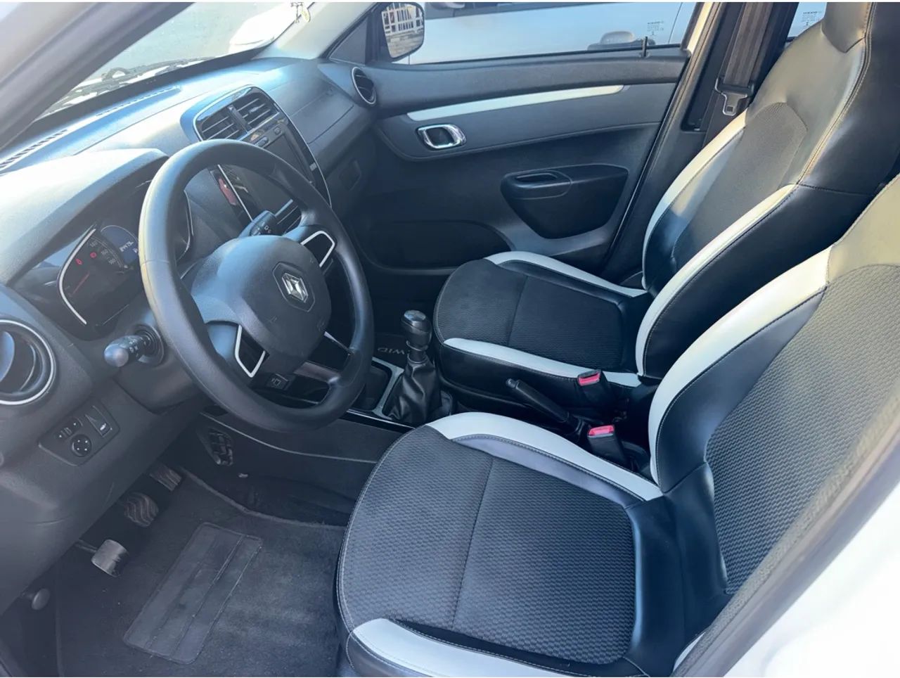 Renault Kwid Intense 1.0 Flex 12V 5P Mec. 2020 - Foto 2