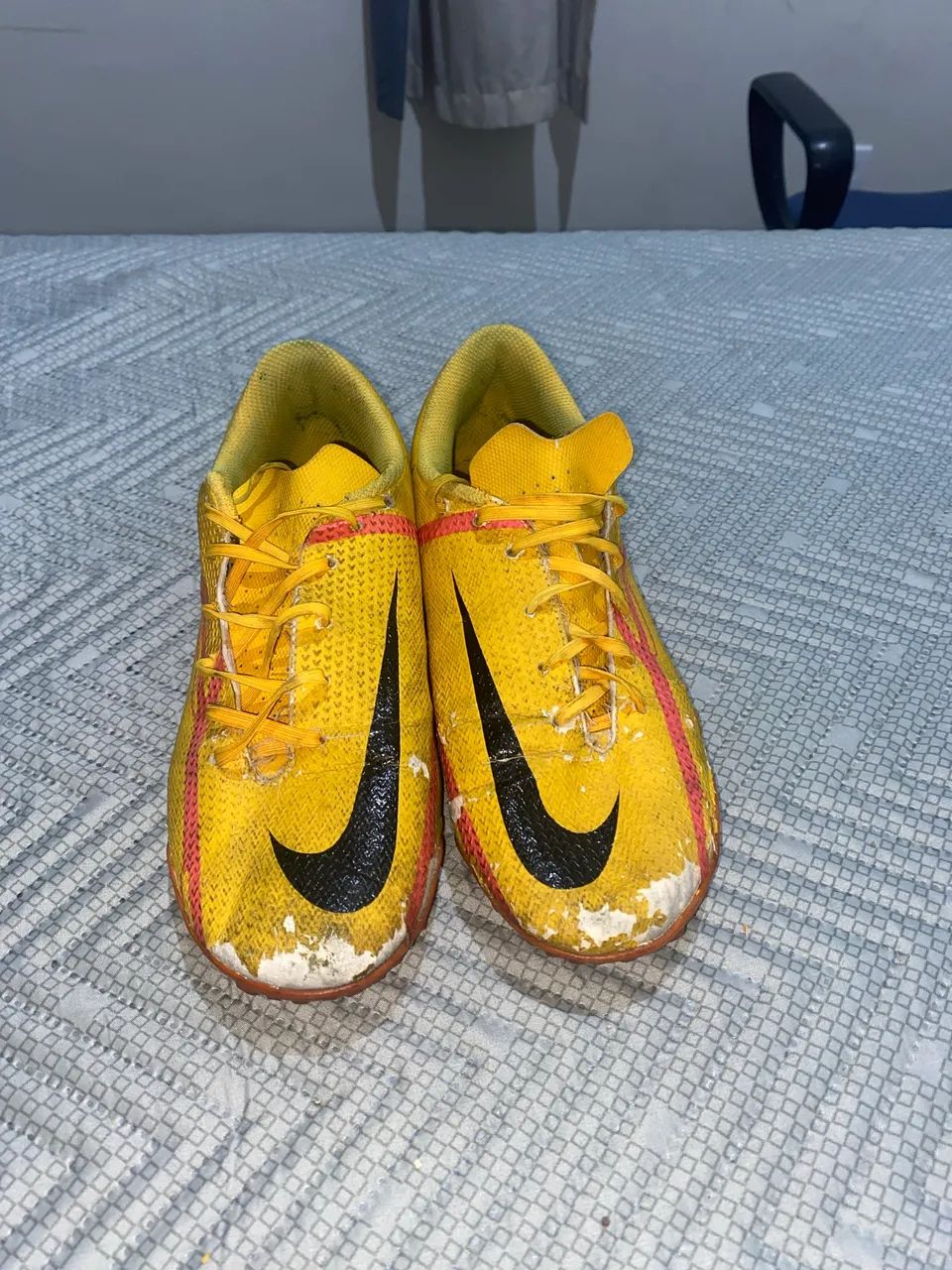 Vende-se chuteira Nike amarela  - Foto 2