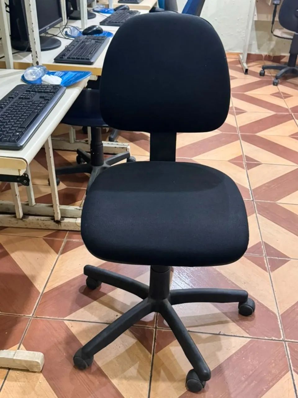 CADEIRA ESCRITORIO PRETA