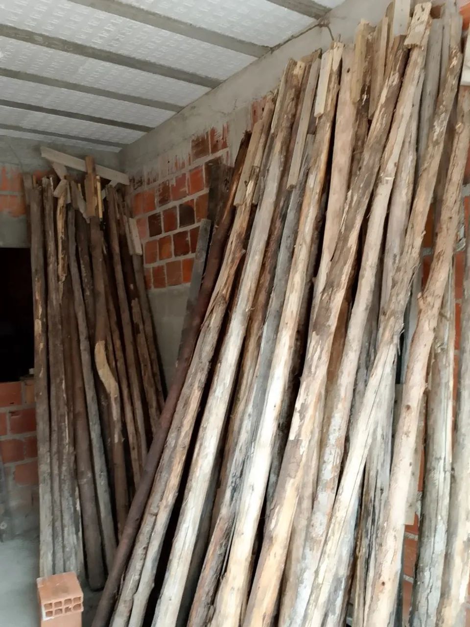 Vende-se escoras de madeira para lage 