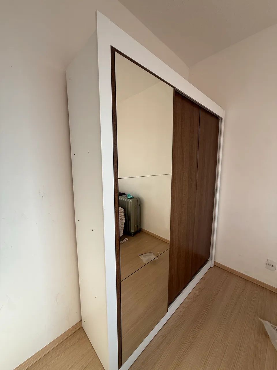 Guarda-roupa 3 portas com espelho - Foto 3