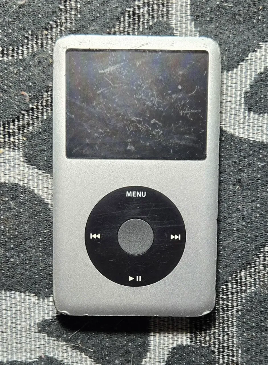 Apple iPod Classic 120GB Grafite (Space Gray / Preto) - Impecável