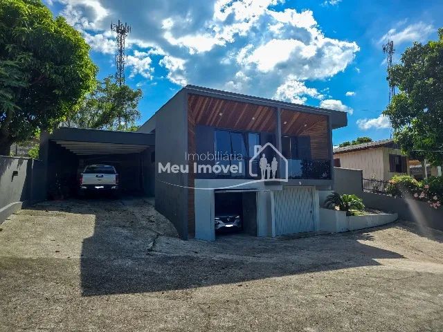Casa 220m² 2 dorm 3 banheiros próxima centro Criciúma ACEITA parcelar direto em 120x FIXAS
