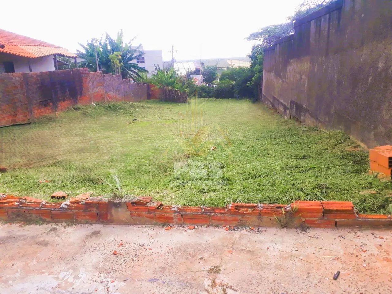 Terreno com 403 m2, próximo ao Fórum de Botucatu!