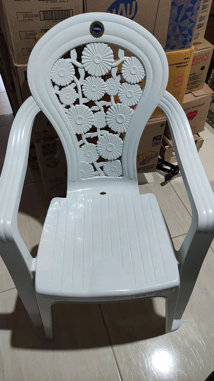 Cadeira plástica branca 