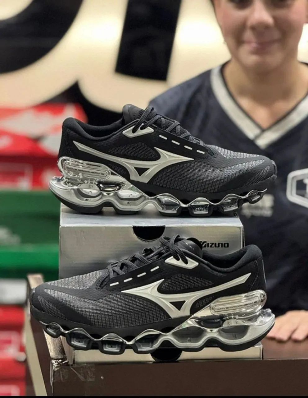 O queridinho do momento mizuno prophcy 15 (preto prata