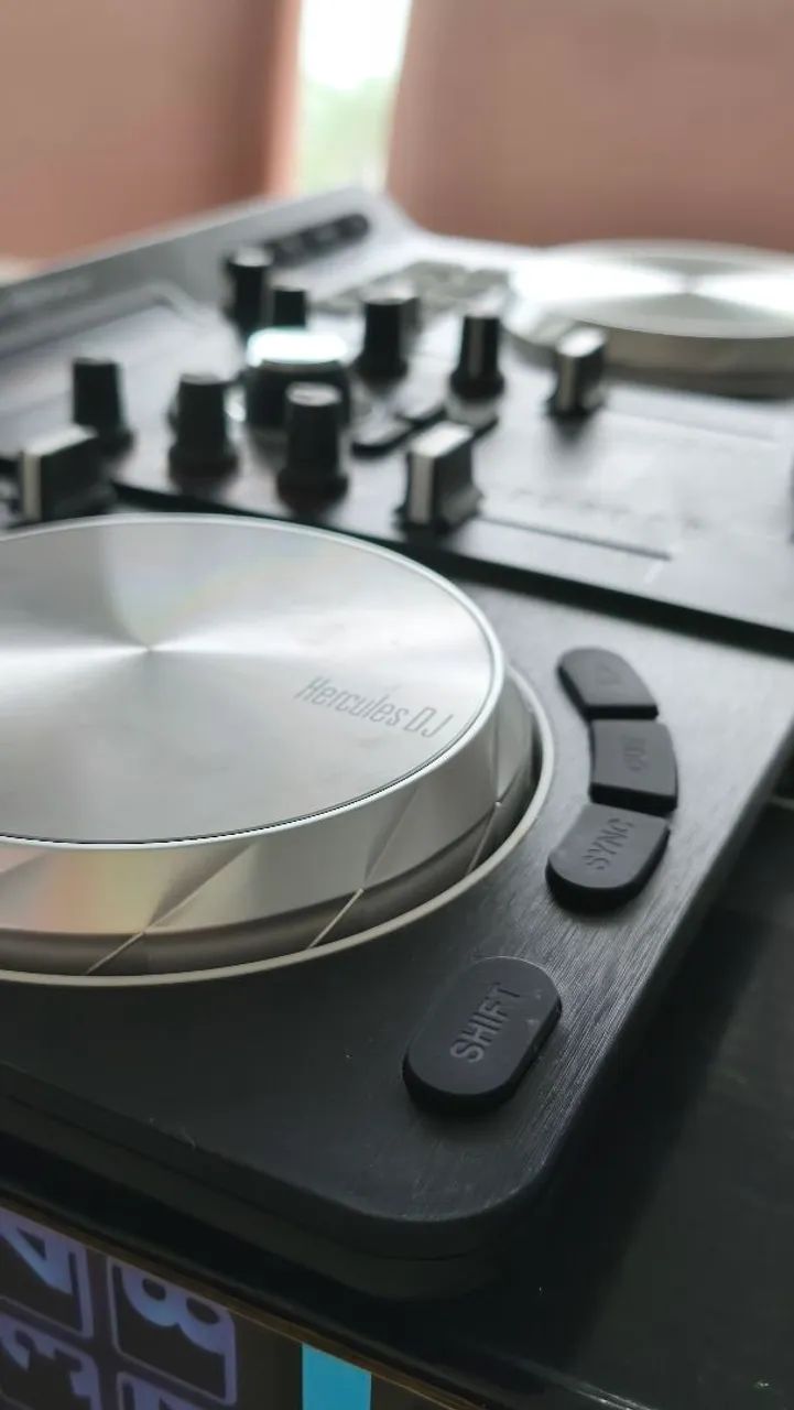 Controladora de DJ Profissional - Perfeita para Hobby ou DJ iniciante  - Foto 5